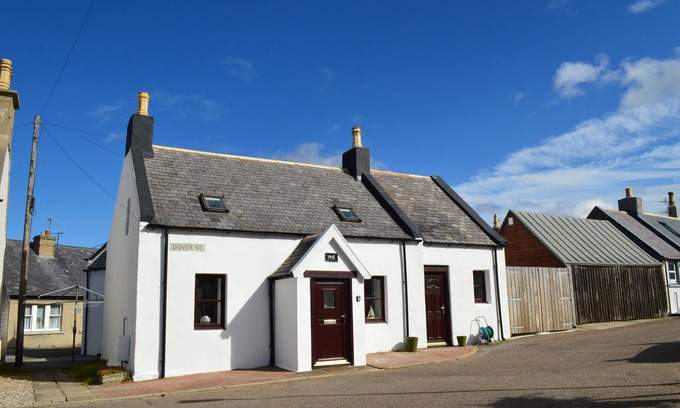 Buckie Cottage | 4-Bed Cottage in Portknockie, Near Cullen, Moray