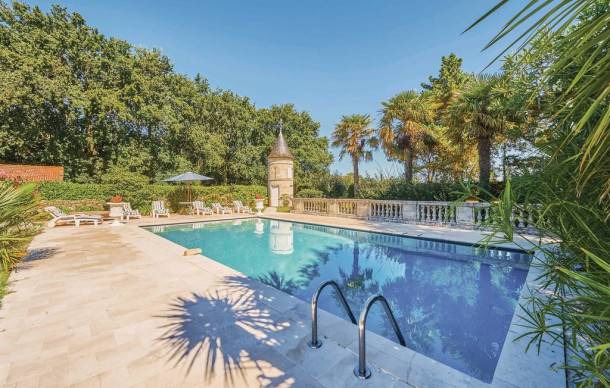 Saint-Vivien-de-Medoc House | 4 bedroom accommodation in Saint-Vivien-de-Medoc