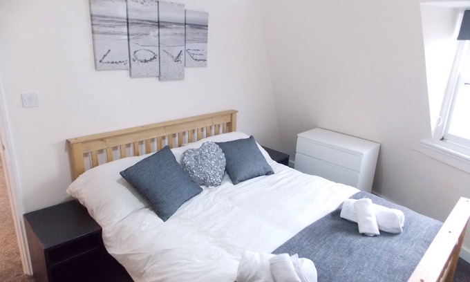 Weymouth Apartment | 4 bed Grade II listed Apartment. 50 yds to Beach Sleeps 10, WiFi, great views