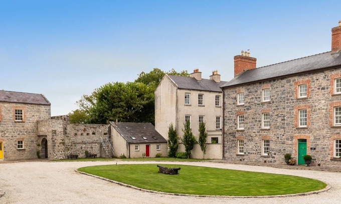 Ennis House | 4 bed historically significant house sleeping 8