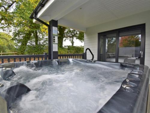 Felton House | 4 Bed in Oswestry 74110