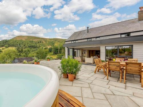 Oswestry House | 4 Bed in Oswestry 87477