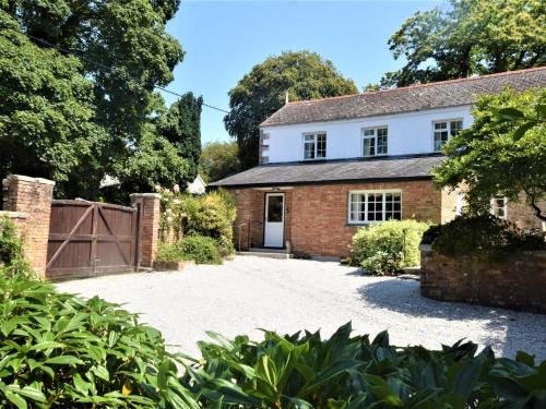 Ladock House | 4 Bed in Truro 75546
