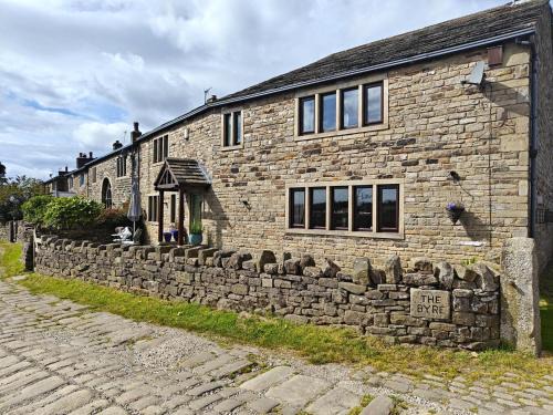 Rochdale House | 4 Bed in Whitworth oc-b33110