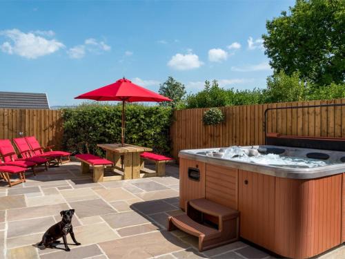 Cwm-twrch Isaf House | 4 Bed in Ystradgynlais BN343