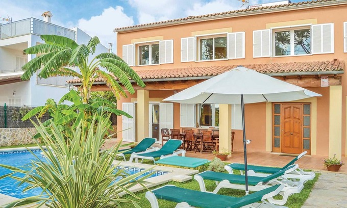 Alcudia Villa | 4 bed villa & private pool close to beach