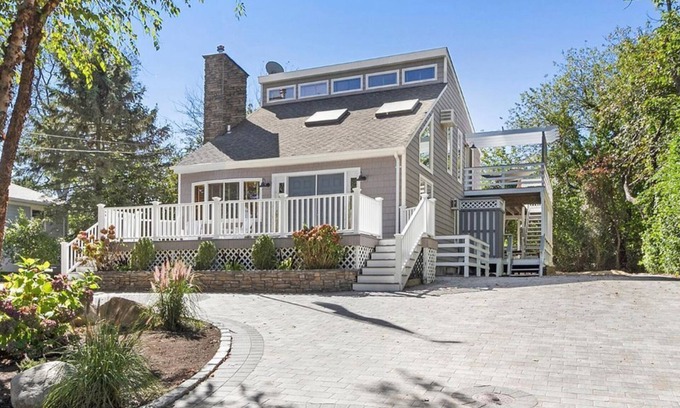 Culloden Shores House | 4 bedroom 2.5 bath AC,Decks Pvt Beach,HotTub Seasonal FirePitn 1-Week Min Summer