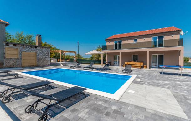 Donje Rastane House | 4 bedroom accommodation in Donje Rastane