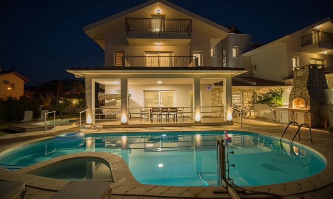 Dalyan City Center Villa | 4 bedroom accessible villa with private pool, jacuzzi, garden and lift