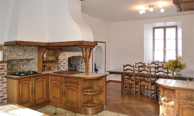 Jumilhac-le-Grand House | 4 bedroom accommodation in Jumilhac le grand