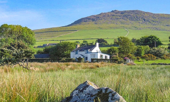 Caernarfon Cottage | 4 bedroom accommodation in Clynnog Fawr, near Caernarfon