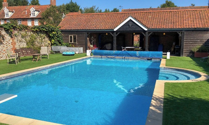 Hempstead Cottage | 4 bedroom accommodation in Hempstead, near Holt