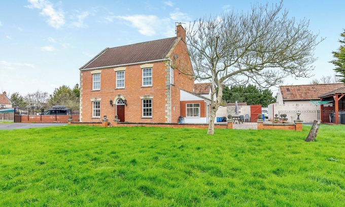 Highbridge Cottage | 4 bedroom accommodation in West Huntspill, Highbridge