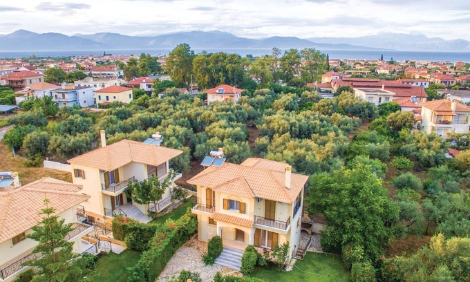 Diakofto House | 4 bedroom accommodation in Diakopto