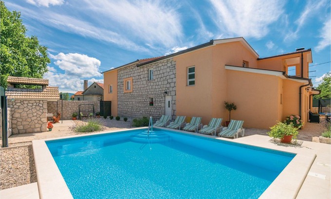 Zmijavci House | 4 bedroom accommodation in Zmijavci