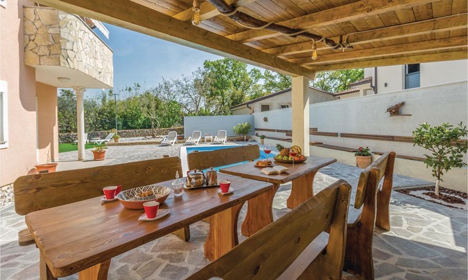 Kaldanija Apartment | 4 bedroom accommodation in Kaldanija
