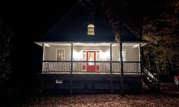 Flesherton Ski Chalet | 4 Bedroom Chalet Hike, Bike, Ski, Boat, ATV & Sled