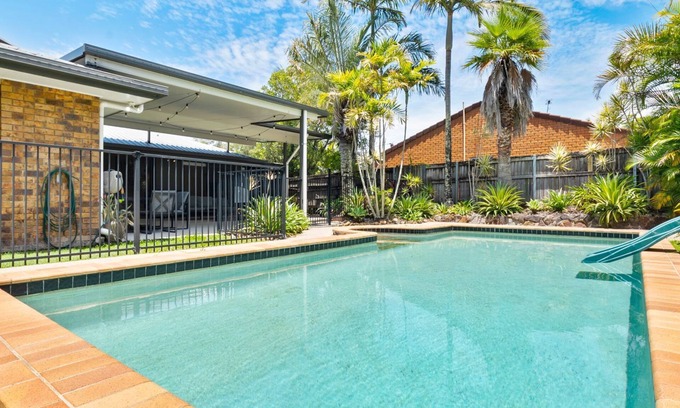 Maroochydore House | 4 bedroom gem with a great outdoor area including pool and you can bring a small dog.