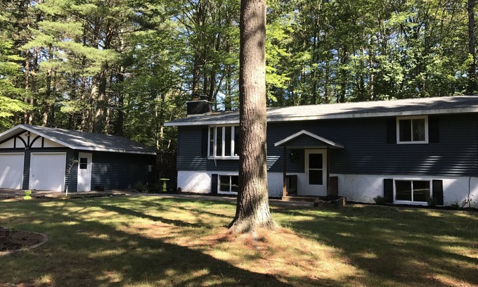 St Germain House | 4 bedroom home on cul de sac next to ATV/snowmobile trail a block from Lost Lake