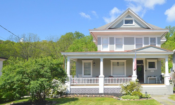 Berkeley Springs House | 4-bedroom house in historic Berkeley Springs with AC, WiFi & Hot Tub