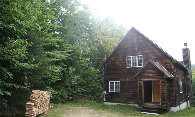 Stratton House | 4 Bedroom House Conveniently Located Between Stratton Mountain and Mount Snow