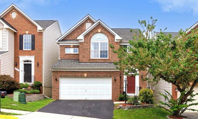 Lorton House | 4-bedroom house in charming Lorton