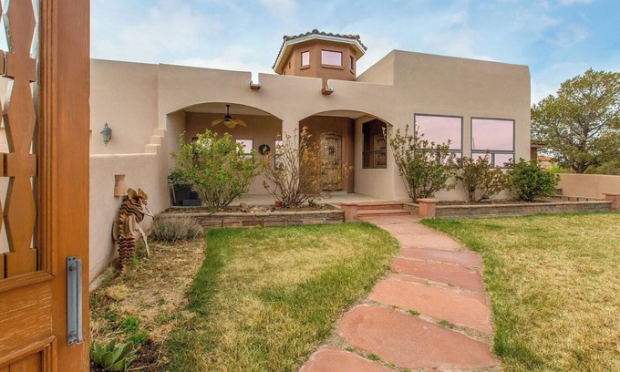 Northeast Heights House | 4-bedroom house in awesome Albuquerque with stunning Mountain View