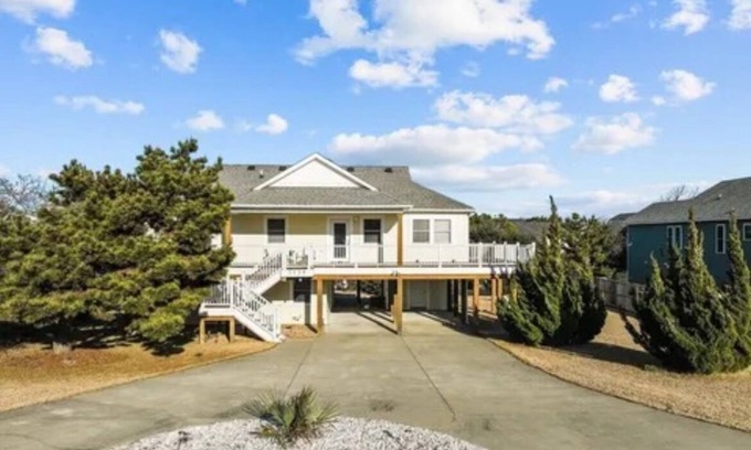 Kitty Hawk House | 4-Bedroom House w/HOT TUB-Beach, Entertainment and Restaurants Close Proximity