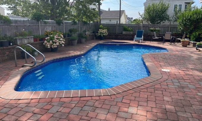 Ventnor City House | 4 bedroom house with pool and backyard on bayside.