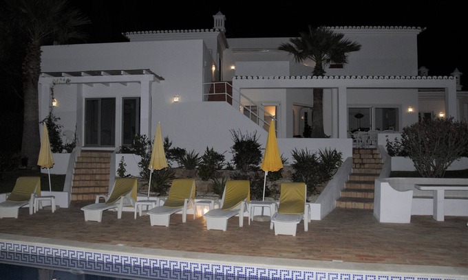 Ferragudo House | 4 bedroom luxury villa with sea views near the beach