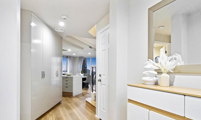 Broadbeach Apartment | 4 Bedroom Sub Penthouse in the heart of Broadbeach
