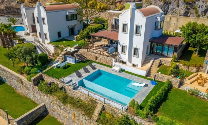 Ortakent Villa | 4 Bedroom Villa, Private Heated Pool, Jacuzzi, Beach Access, Panoramic View