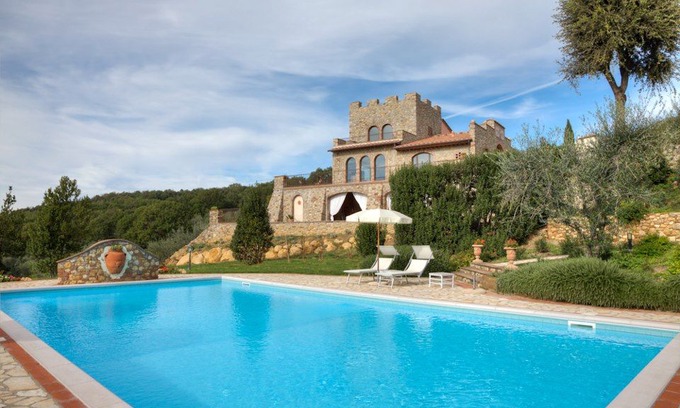 Iano Villa | 4 bedroom Villa, sleeps 8 in Iano with Pool, Air Con and WiFi