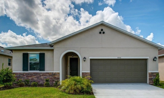 Crystal Cove House | 4 Bedrooms/2 Bathrooms/Crystal Cove (4706RR)
