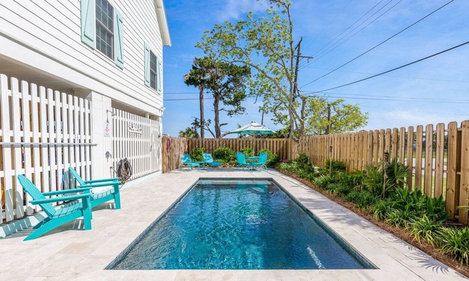 Savannah Beach House | πβοΈποΈ4 bedrooms 3.5 bath. Gorgeous marsh views. Wrap around porch ποΈβοΈπ