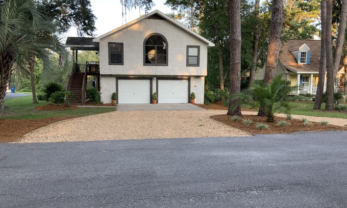 Saint Simons Heights House | 4 Bedrooms, 3 Baths, Sleeps 10 and only 5 minutes from the Beach and the Pier.