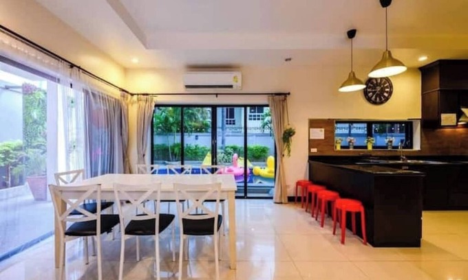 Pratumnak Hill House | 4 Beds Close to Walking Street
