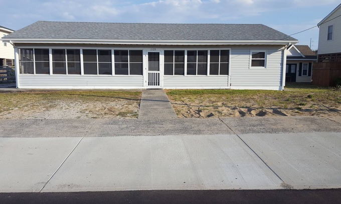 Colington Cottage | 4 BR, 2 BA Cottage Kill Devil Hills, Close to the ocean, NO Steps