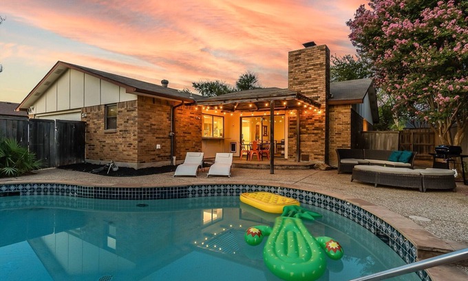 Plano House | 4 BR I Private Pool I BBQ I Patio I Garage Parking