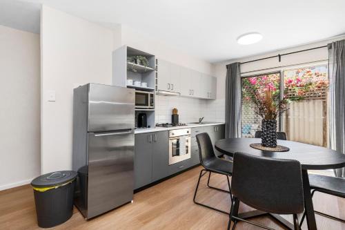 Daglish Apartment | 4 Cute Cunningham Close To Subiaco - Sleeps 4