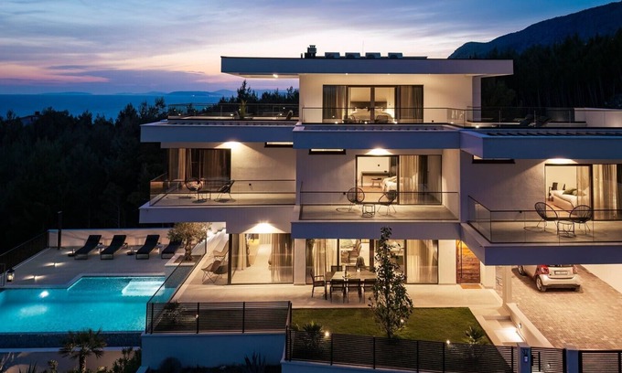 Dugi Rat Villa | 4 en-suite bedrooms, gym, fun-zone, private heated 42sqm pool,