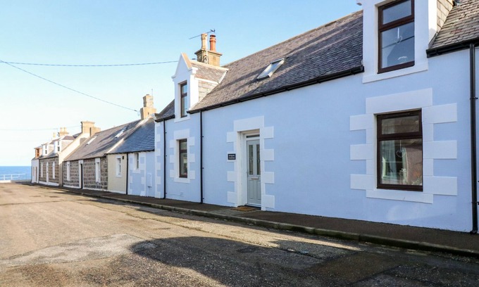 Buckie Cottage | 4 GORDON STREET, pet friendly, with open fire in Portknockie