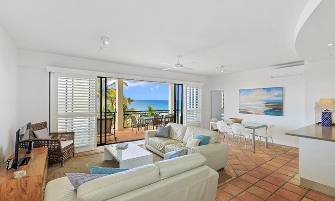 Sunshine Beach Apartment | 4 Hilltop Villas Enjoy Ocean Views From The Heart Of The Village