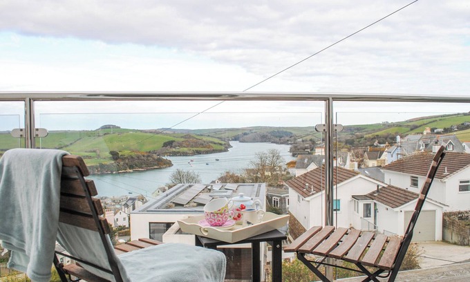 Salcombe Cottage | 4 LYNDHURST, family friendly, with a garden in Salcombe