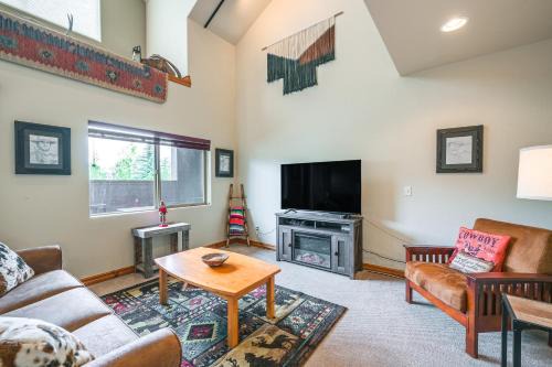 Pagosa Springs Apartment | 4 Mi to Dtwn Pagosa Springs Condo with Balcony!