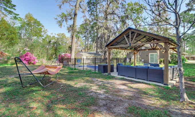 Garden City House | 4 Mi to Savannah: Home w/Gazebo & Seasonal Pool!
