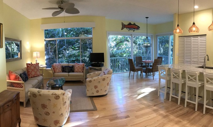 Wabasso Beach Condo | 4 min bike ride to beach from our sunny, quiet condo in Sea Oaks Beach & Tennis