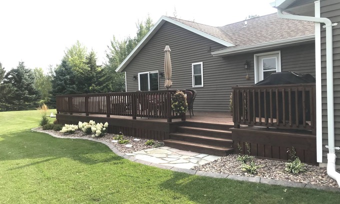 Pickett House | 4 minutes from EAA!