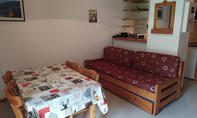 Termignon Apartment | 4 pers apartment Termignon with wifi, parking, ski locker