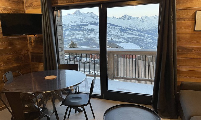 Bellentre Apartment | 4 person flat at the foot of the slopes and 6 minutes walk from the town centre